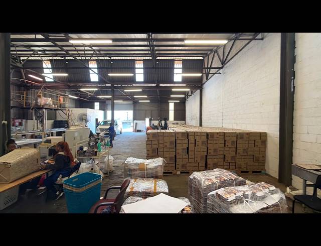 446M² WAREHOUSE TO LET IN EVERITE INDUSTRIA